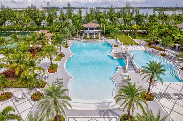 10021 NW 87th Ter, Doral, FL 33178