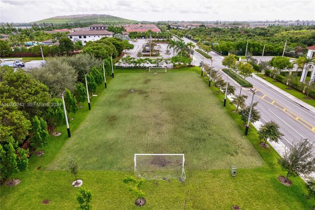 10021 NW 87th Ter, Doral, FL 33178