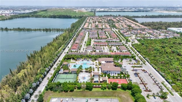 10021 NW 87th Ter, Doral, FL 33178