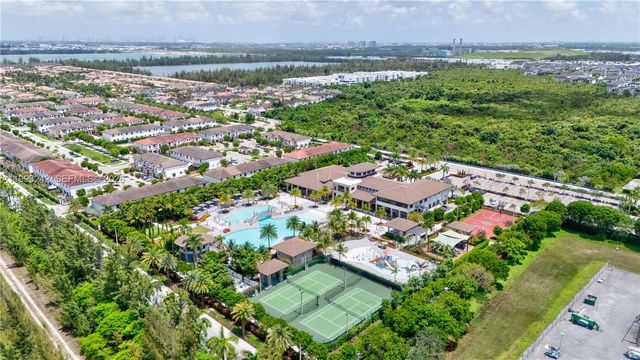 10021 NW 87th Ter, Doral, FL 33178