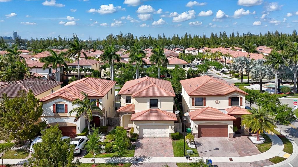 10021 NW 87th Ter, Doral, FL 33178