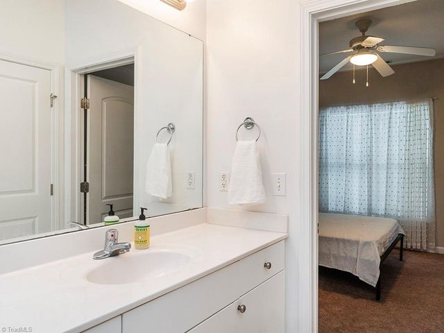 102 Campus Walk Trail 201, Elon, NC 27244