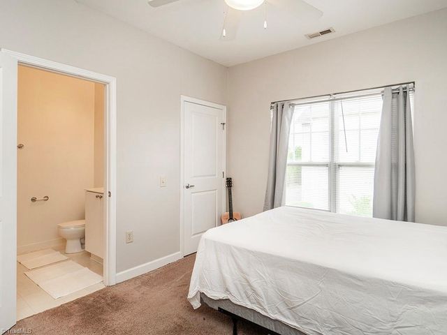 102 Campus Walk Trail 201, Elon, NC 27244
