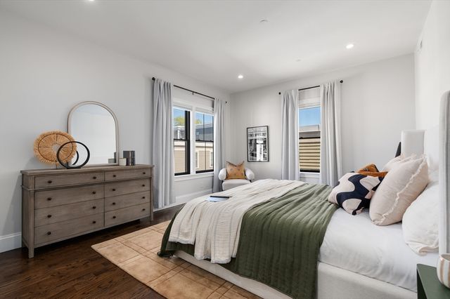 160 W Broadway PH3, Boston, MA 02127