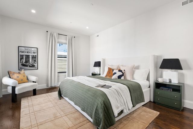 160 W Broadway PH3, Boston, MA 02127