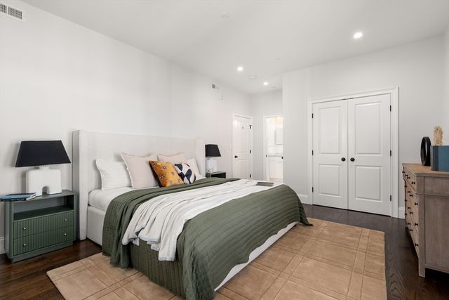 160 W Broadway PH3, Boston, MA 02127