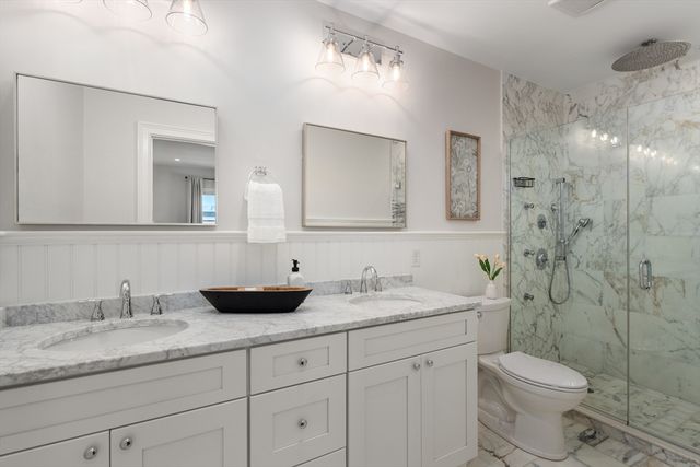 160 W Broadway PH3, Boston, MA 02127