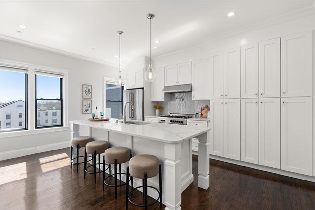 160 W Broadway PH3, Boston, MA 02127