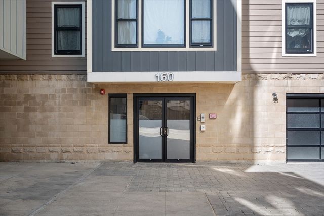 160 W Broadway PH3, Boston, MA 02127