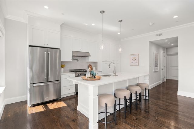 160 W Broadway PH3, Boston, MA 02127