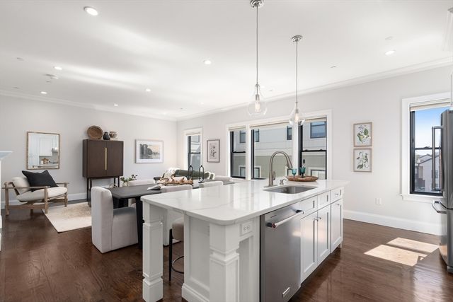 160 W Broadway PH3, Boston, MA 02127