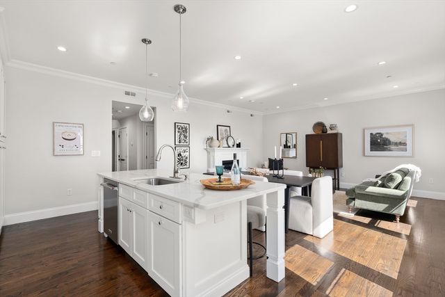 160 W Broadway PH3, Boston, MA 02127