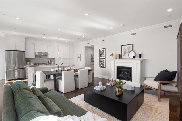 160 W Broadway PH3, Boston, MA 02127