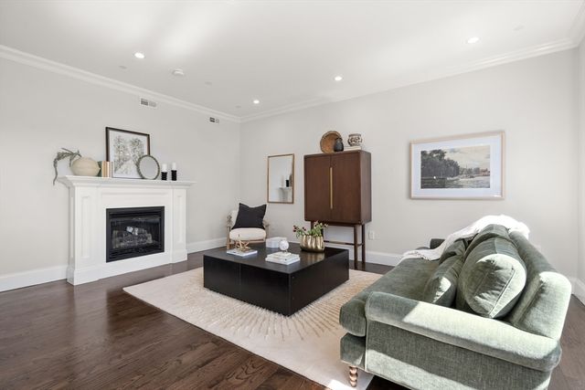 160 W Broadway PH3, Boston, MA 02127