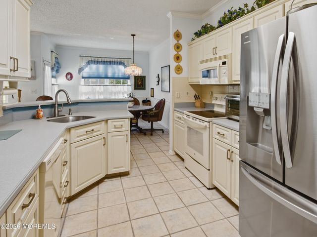 3 Starfish Court, Bayville, NJ 08721