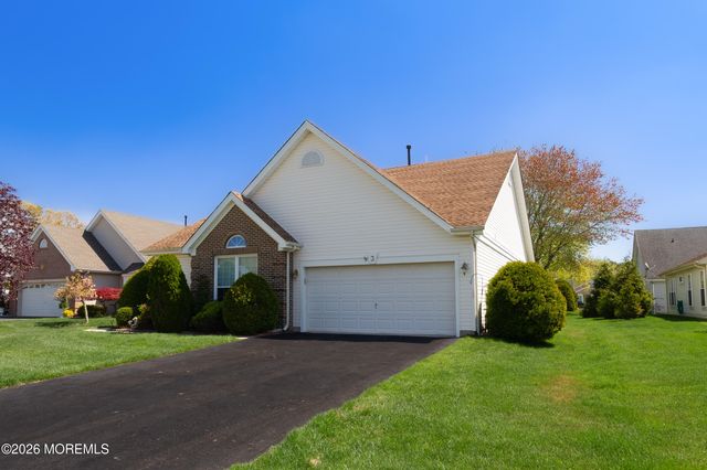 3 Starfish Court, Bayville, NJ 08721