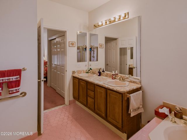 3 Starfish Court, Bayville, NJ 08721