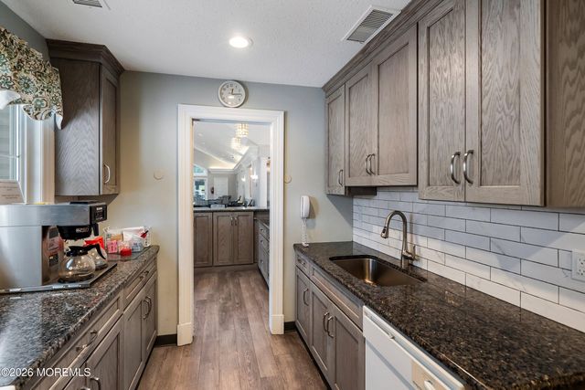 3 Starfish Court, Bayville, NJ 08721