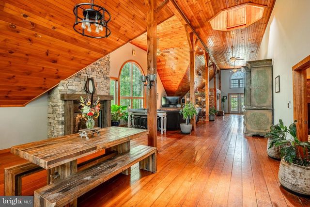 301 HIGH POINT RD, Cochranville, PA 19330