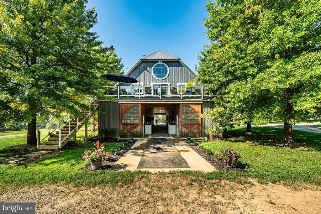 301 HIGH POINT RD, Cochranville, PA 19330