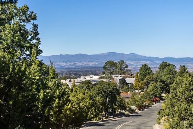 1164 S Summit Drive, Lot 15, Santa Fe, NM 87501