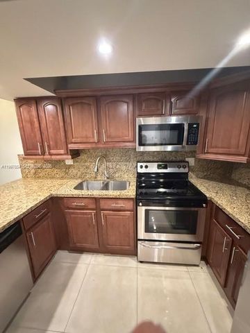 100 Lakeview Drive 115, Weston, FL 33326