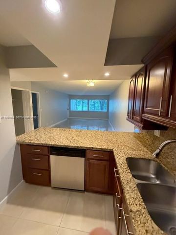 100 Lakeview Drive 115, Weston, FL 33326