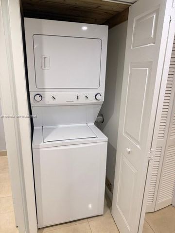 100 Lakeview Drive 115, Weston, FL 33326