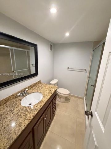 100 Lakeview Drive 115, Weston, FL 33326