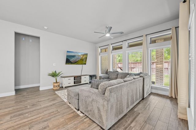 8136 Tyrell Heights Drive, Magnolia, TX 77354