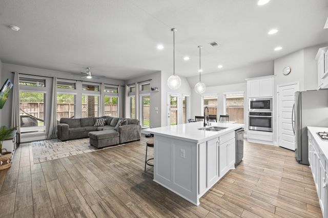 8136 Tyrell Heights Drive, Magnolia, TX 77354