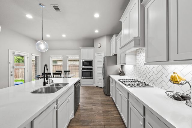 8136 Tyrell Heights Drive, Magnolia, TX 77354