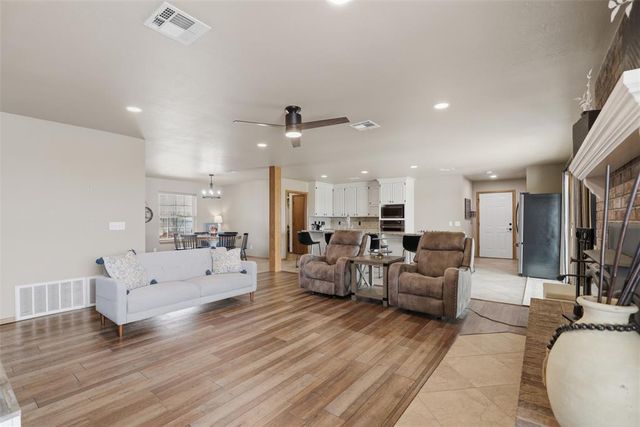 19141 Cottonwood Acres, Kingfisher, OK 73750