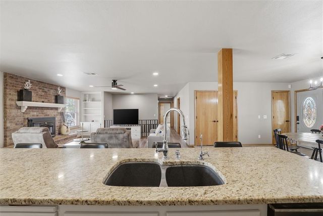 19141 Cottonwood Acres, Kingfisher, OK 73750