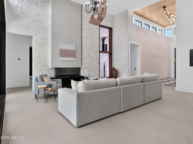 8501 E MALCOMB Drive, Scottsdale, AZ 85250