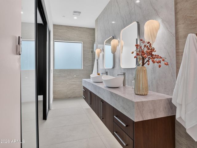 8501 E MALCOMB Drive, Scottsdale, AZ 85250