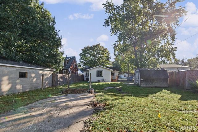 615 Broadway, East Alton, IL 62024