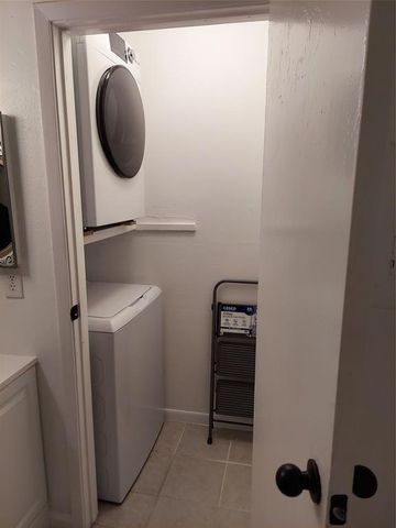 10855 Meadowglen Lane 1108, Houston, TX 77042