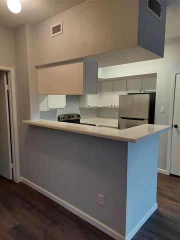 10855 Meadowglen Lane 1108, Houston, TX 77042