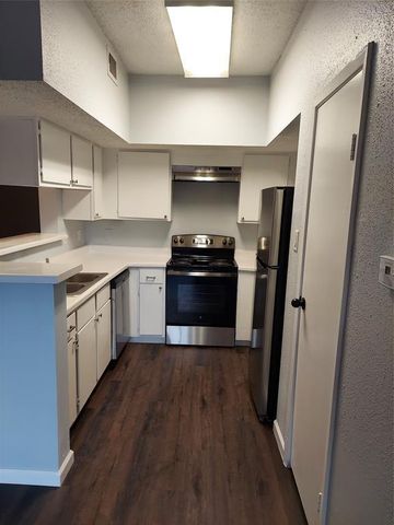 10855 Meadowglen Lane 1108, Houston, TX 77042