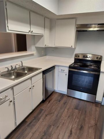 10855 Meadowglen Lane 1108, Houston, TX 77042