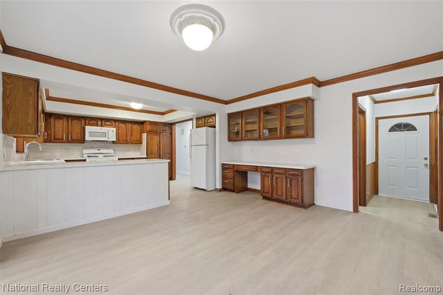 37625 Ryan Road, Sterling Heights, MI 48310