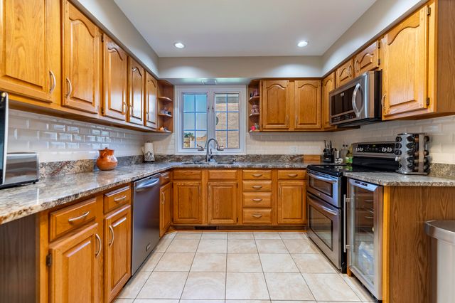 9832 Twin Creek Boulevard, Munster, IN 46321