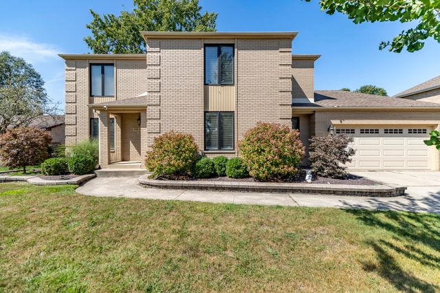 9832 Twin Creek Boulevard, Munster, IN 46321