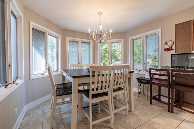 9832 Twin Creek Boulevard, Munster, IN 46321