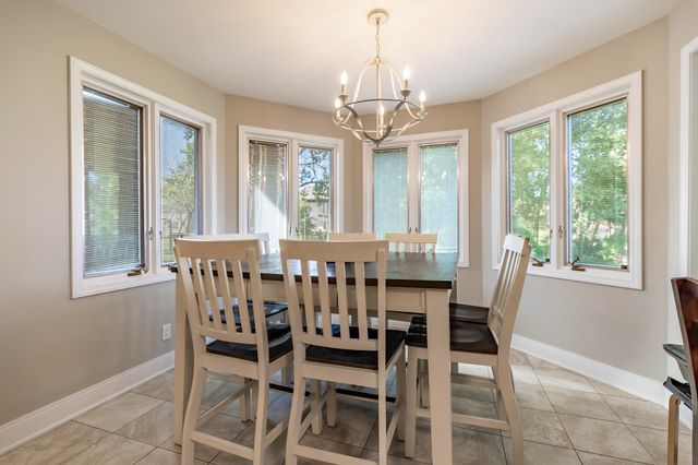9832 Twin Creek Boulevard, Munster, IN 46321