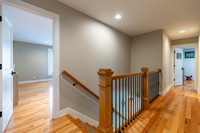 9832 Twin Creek Boulevard, Munster, IN 46321