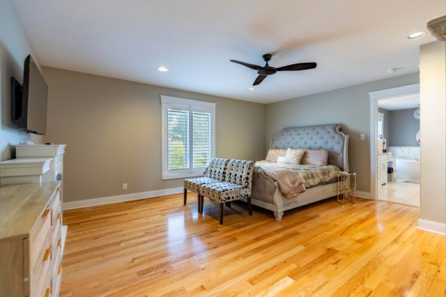 9832 Twin Creek Boulevard, Munster, IN 46321