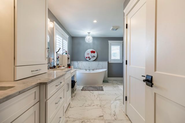 9832 Twin Creek Boulevard, Munster, IN 46321