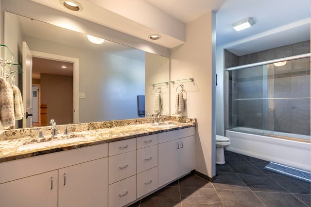 9832 Twin Creek Boulevard, Munster, IN 46321